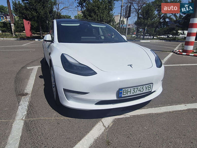 Седан Tesla Model 3 2022 в Черноморске