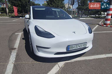 Седан Tesla Model 3 2022 в 