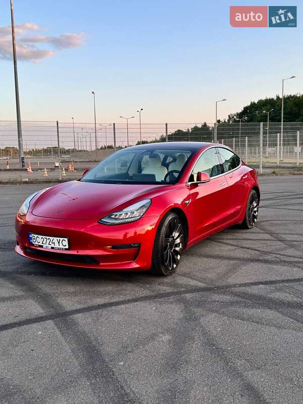 Седан Tesla Model 3 2018 в Львові
