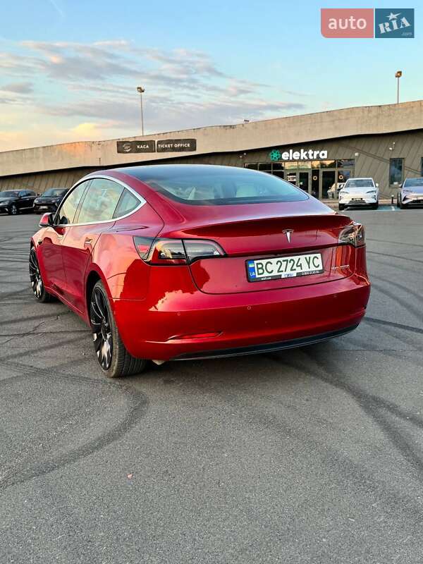 Седан Tesla Model 3 2018 в Львові