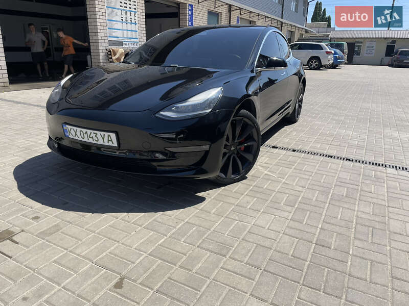 Седан Tesla Model 3 2020 в 