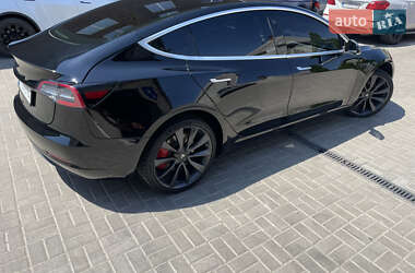 Седан Tesla Model 3 2020 в 