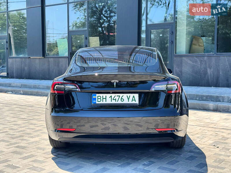 Седан Tesla Model 3 2019 в Одесі