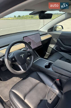 Седан Tesla Model 3 2020 в 