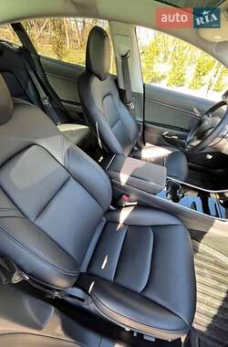 Седан Tesla Model 3 2019 в 
