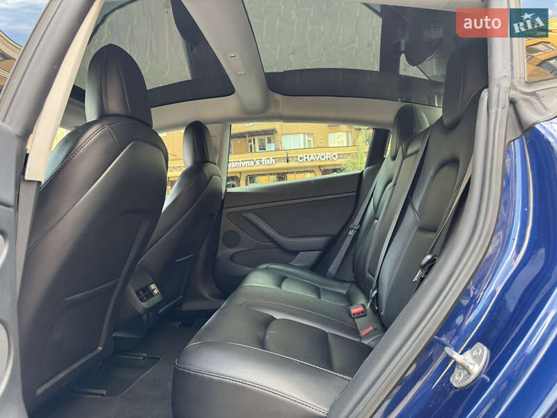 Седан Tesla Model 3 2021 в Києві