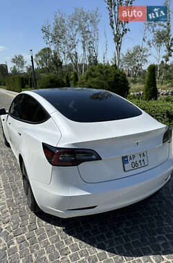 Седан Tesla Model 3 2021 в 