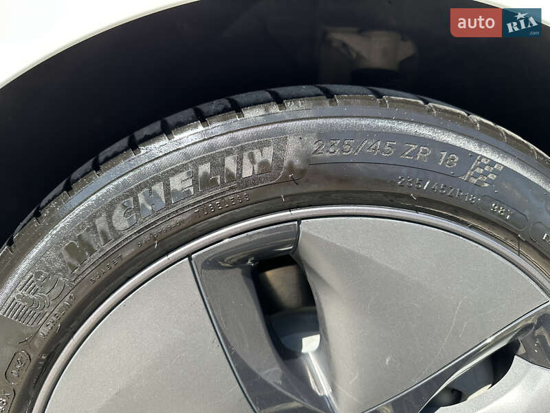 Седан Tesla Model 3 2021 в Дніпрі