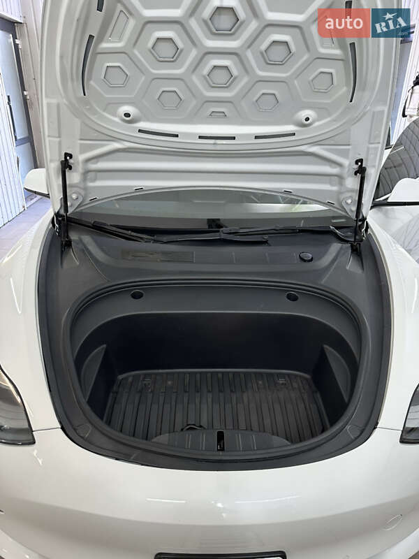 Седан Tesla Model 3 2021 в Дніпрі