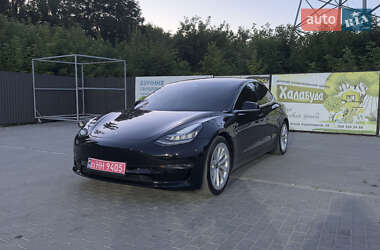 Седан Tesla Model 3 2020 в 