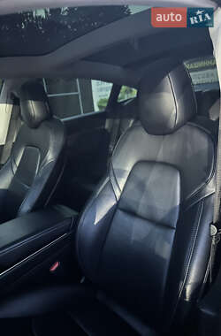 Седан Tesla Model 3 2020 в 