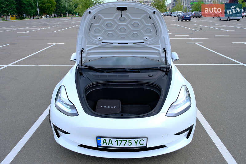 Седан Tesla Model 3 2019 в Києві