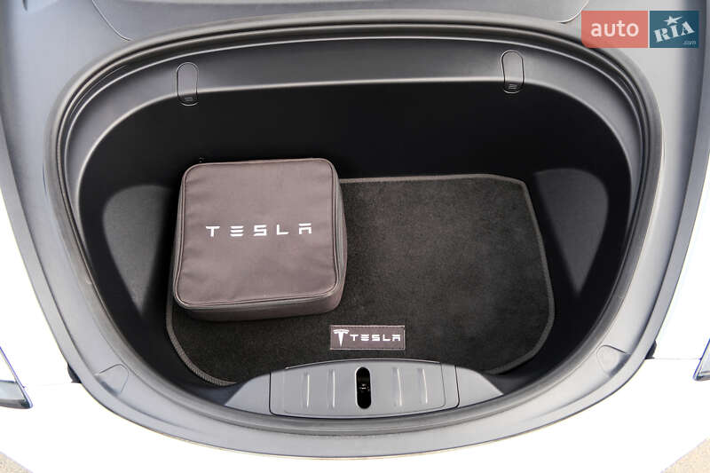 Седан Tesla Model 3 2019 в Києві