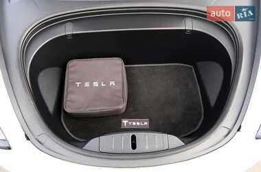 Седан Tesla Model 3 2019 в 