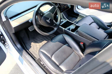 Седан Tesla Model 3 2019 в 