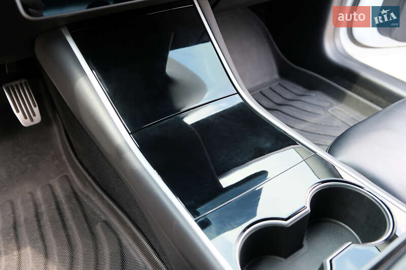 Седан Tesla Model 3 2019 в Києві