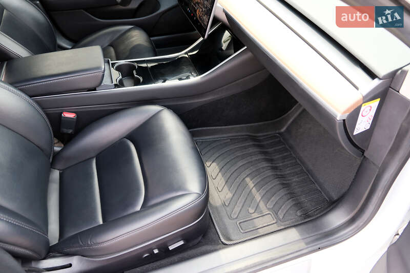 Седан Tesla Model 3 2019 в Києві