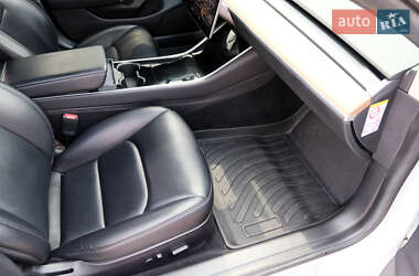 Седан Tesla Model 3 2019 в 