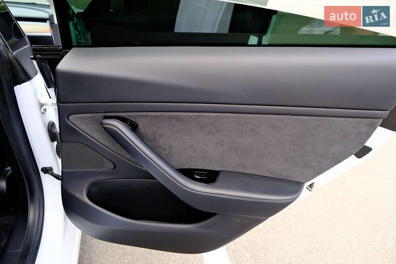 Седан Tesla Model 3 2019 в Києві