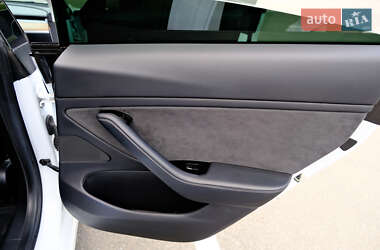 Седан Tesla Model 3 2019 в 