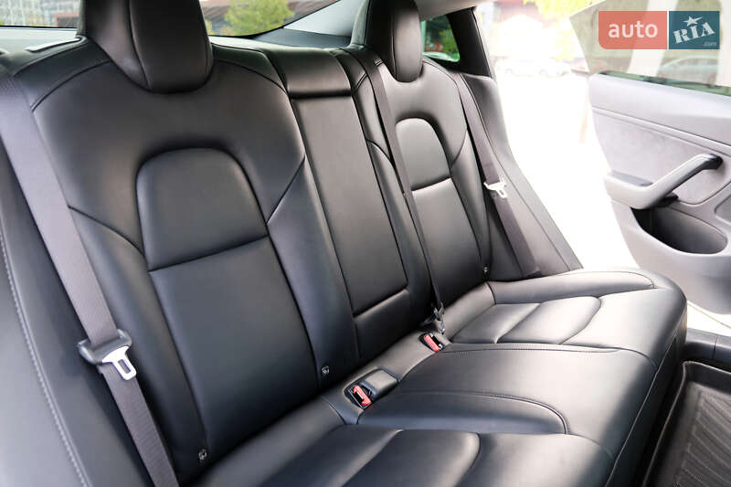 Седан Tesla Model 3 2019 в Києві