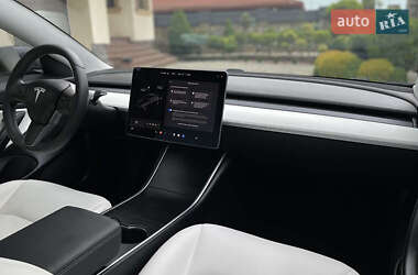 Седан Tesla Model 3 2019 в 