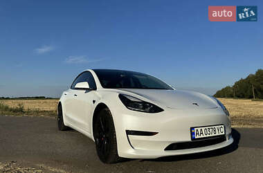 Седан Tesla Model 3 2021 в 