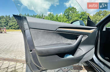 Седан Tesla Model 3 2022 в 