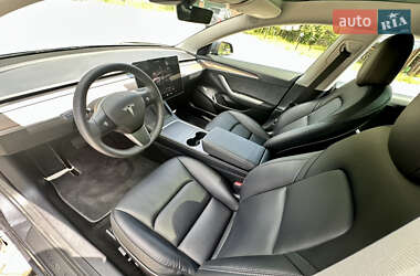 Седан Tesla Model 3 2022 в 