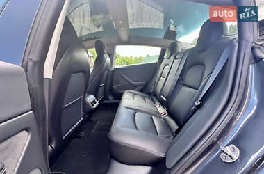 Седан Tesla Model 3 2022 в 