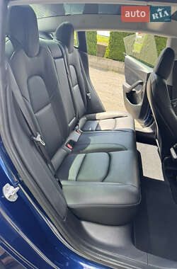 Седан Tesla Model 3 2021 в 