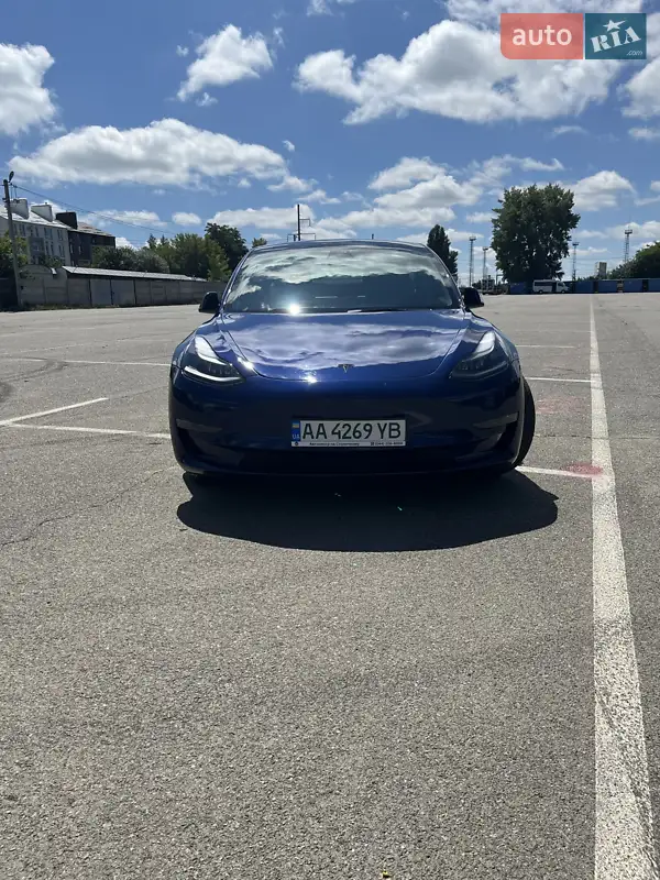 Седан Tesla Model 3 2022 в 