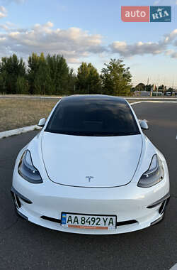Седан Tesla Model 3 2022 в Киеве