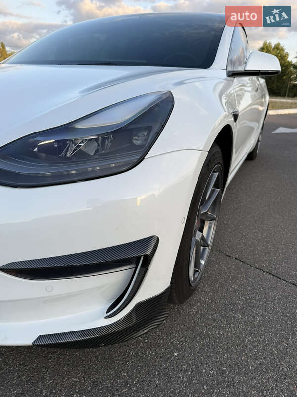 Седан Tesla Model 3 2022 в Киеве