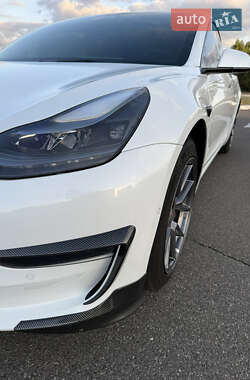 Седан Tesla Model 3 2022 в 