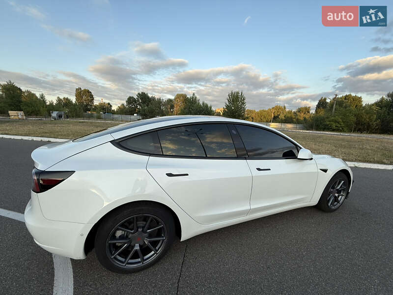 Седан Tesla Model 3 2022 в Киеве