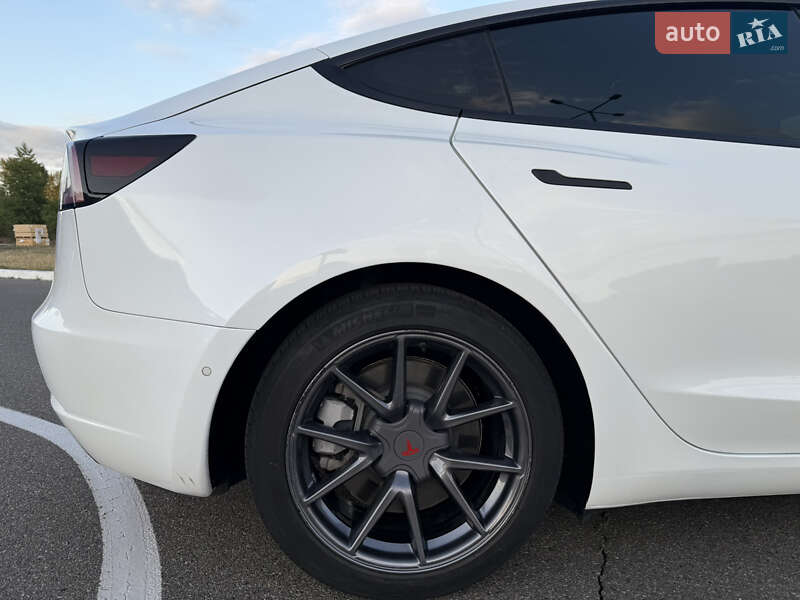 Седан Tesla Model 3 2022 в Киеве