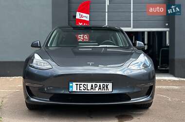 Седан Tesla Model 3 2021 в 