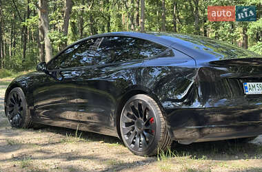 Седан Tesla Model 3 2023 в 