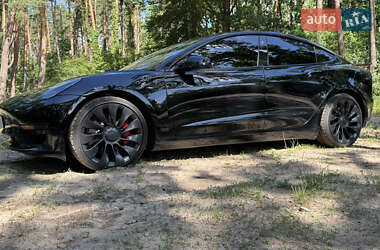 Седан Tesla Model 3 2023 в 