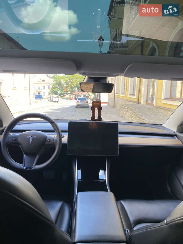 Седан Tesla Model 3 2020 в Кам'янець-Подільському