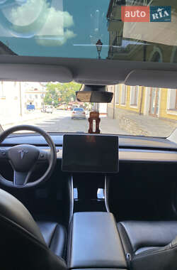 Седан Tesla Model 3 2020 в 