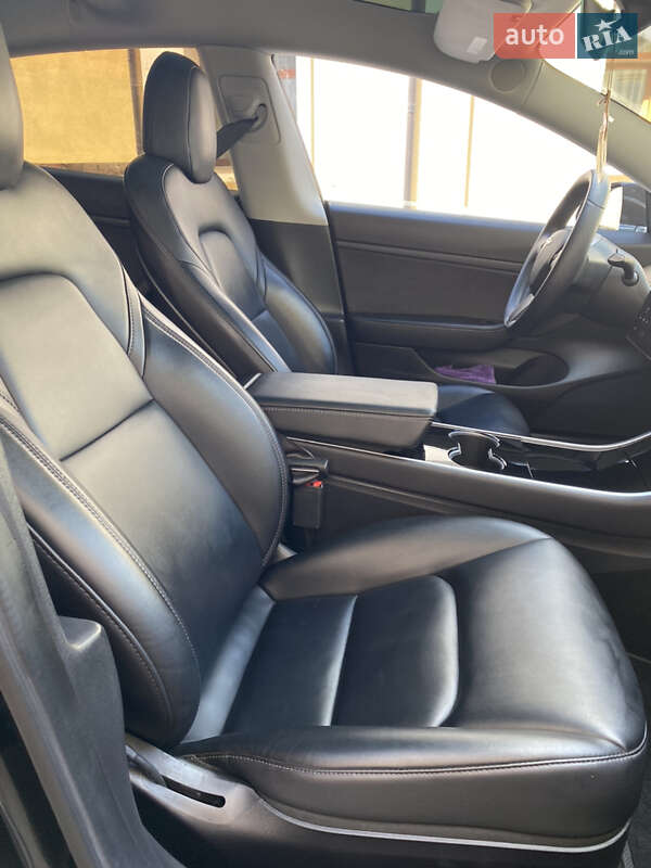 Седан Tesla Model 3 2020 в Кам'янець-Подільському