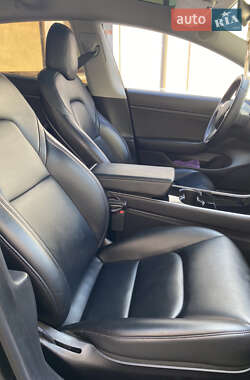 Седан Tesla Model 3 2020 в 