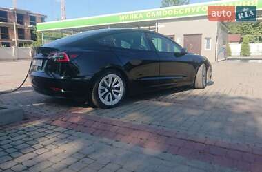 Седан Tesla Model 3 2022 в 