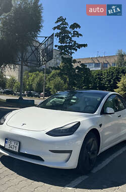 Седан Tesla Model 3 2021 в Черновцах