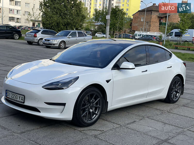 Tesla Model 3 2022