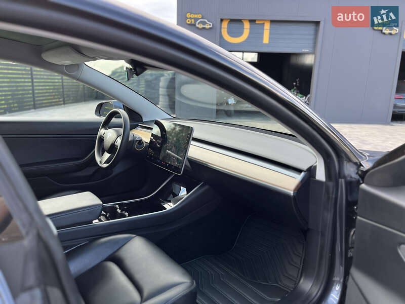 Седан Tesla Model 3 2020 в Каменке-Бугской