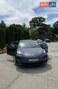 Седан Tesla Model 3 2023 в 