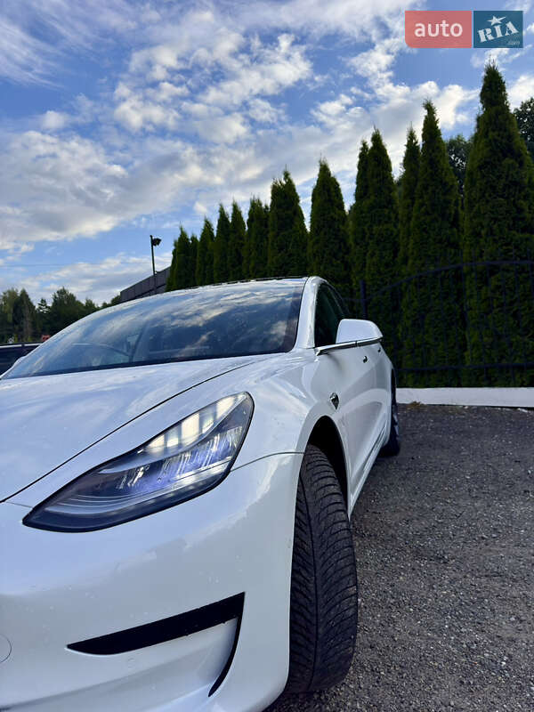 Седан Tesla Model 3 2019 в Бориславі